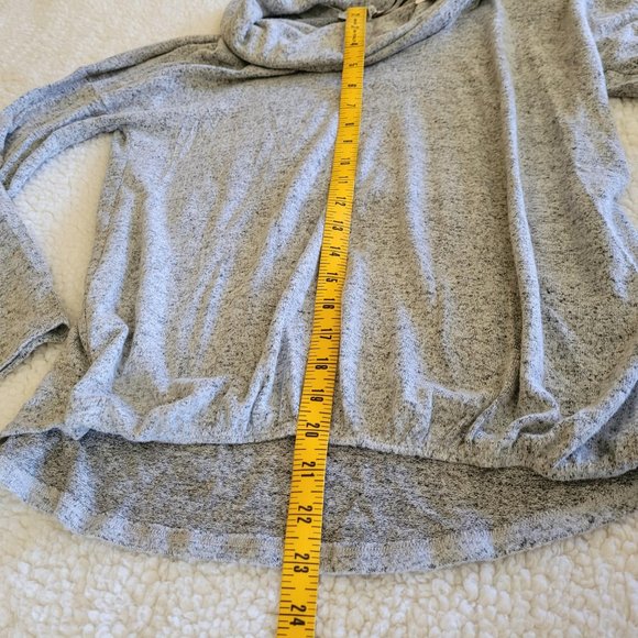 NWT Green Envelope Los Angeles Gray Sweater M - Picture 6 of 9